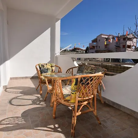 Batarilo Биоград-на-Мору